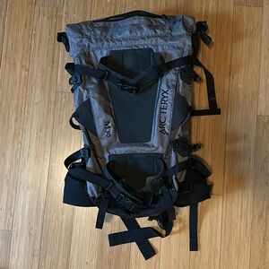 Arcteryx M30 roll top backpack black great for skiing and snowboarding